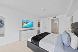 Well Located Unit with parking - Heart Of Brickell