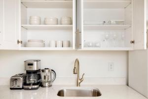 Midtown East 1br w elevator wd nr park ave NYC-1291