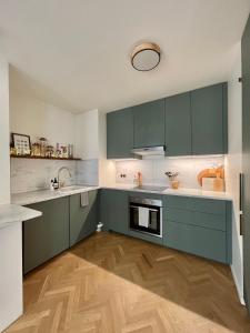 LuxeLevallois chic stay with balcony 800 meters from Paris