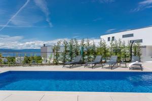 Deluxe villa with swimming pool, whirlpool on the roof terrace with a beautiful sea view - by TRAVELER tourist agency Krk ID 2125 I