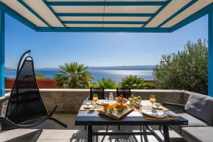 Villa Allegra with 32msq heated pool, 300m far from sandy beaches, open sea view