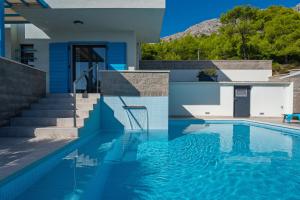 Villa Allegra with 32msq heated pool, 300m far from sandy beaches, open sea view