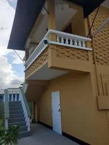 Upstairs 2 Bedroom Avalon Regia Apartment - Danielstown