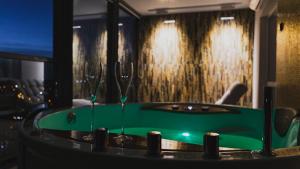 Premium Sky Jacuzzi Apartment