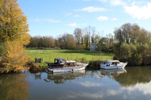 Bateaux à quai entre Amiens et la Baie de Somme- DOLFYN et ORKA