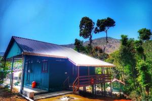 Hill Valley Farm House