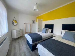 Beautiful 2-Bedroom Apartment in Greenock