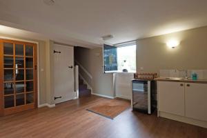 Marshlands House, Sleeps 16 - Country barn with hot tub