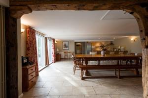 Marshlands House, Sleeps 16 - Country barn with hot tub