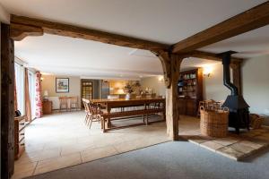 Marshlands House, Sleeps 16 - Country barn with hot tub