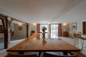Marshlands House, Sleeps 16 - Country barn with hot tub
