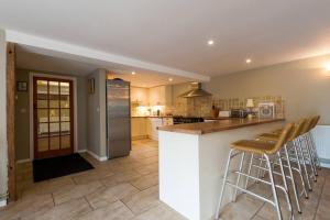 Marshlands House, Sleeps 16 - Country barn with hot tub