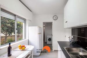 #002 Donalds Flat by Home Holidays