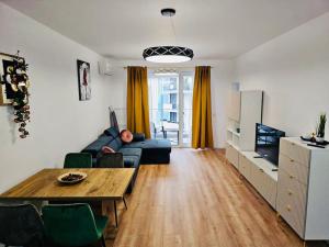 Joy City Stay Mara M10-12