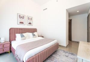 EasyGo - Exceptional 2BDR- Large Terrace-Pool Access