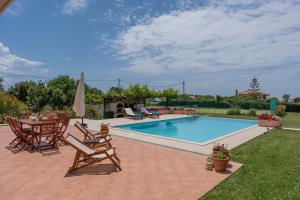 Aleli Villas with Tennis Court