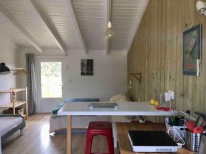 Chaleureux studio entre campagne et océan