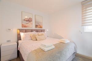 Comfortable 2 bedroom apartment Marina close to beach 