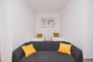 Apartments by the sea Semy 