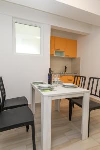 Apartments by the sea Semy