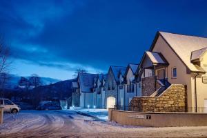 The Steadings, Aviemore Luxury 5 star rated 3 Bed with home cinema garden and parking