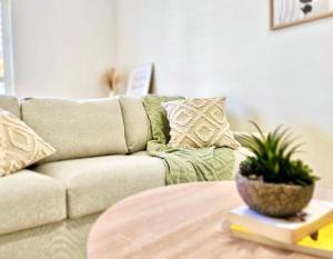 Cosy 3BR House, 7 mins drive to Macquarie Centre, 5 stars on AirB&B