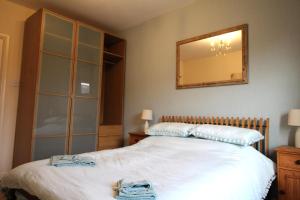 2 Bedrooms & Sofa Bed - Balcony - Parking - Lift Access - Very Quiet Location