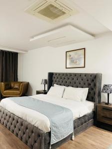 Double Room room in One Bed Appartment in GoldCrest Mall and residency DHA Lahore