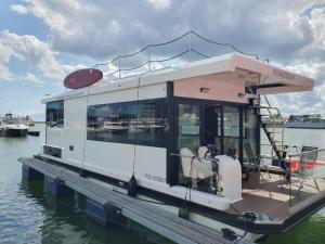 Houseboat Nomadream