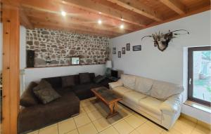 2 Bedroom Awesome Home In Bas-En-Basset