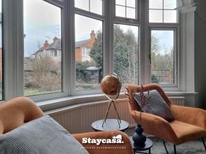 5-Bed Leicester Home Sleeps 10 Free Parking