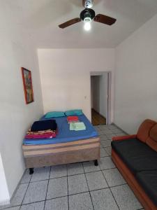 Seu Apto na Praia da Costa 9 Simples e Barato Mobiliado Ar Cond Fogão TV Geladeira Local Excelente no Centro