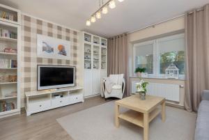 Soft Beige Apartment Raniuszka in Warsaw by Renters