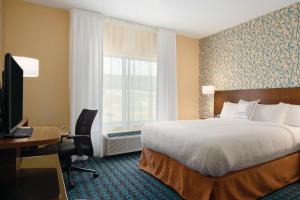 King Room room in Fairfield Inn & Suites by Marriott Bristol