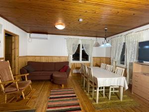 Fishing Cottage Villa Niemelä on the lake Simpele with jacuzzi
