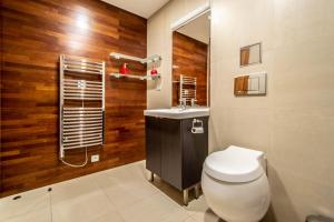 Wooden Design 2BDR Apartment near Eden Garden