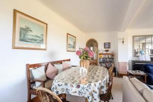 Druidsmoor - Sea Views-sleeps 8-Ravenspoint road