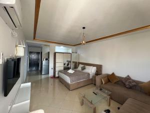 Cozy Beachfront Studio - Tangier Bay