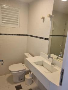 Apartamento excepcional Pitangueiras GuarujáSP 100mt da Praia e comércio perto