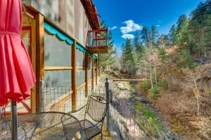 Riverside Retreat with Screened Porch 6 Mi to Taos! - Shady Brook