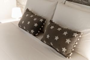 Loves corner - by MyHomeInComo