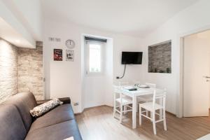 Loves corner - by MyHomeInComo