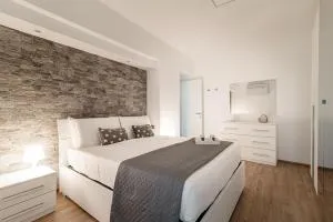 Love's corner - by MyHomeInComo - 卡拉泰乌廖