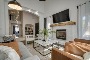 Luxury Goodyear Home with Private Pool and Pickleball! - 3hvězdičkové hotely ve městě Goodyear