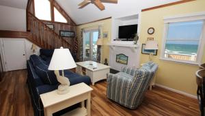 OCEANFRONT, Ocean Views, Beach Access, Close to Shopping, KH123, Pelicans Watch