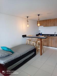 Aparta Estudio con Balcón y Vista