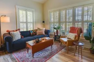 Charming Granville Home with Porch - Walk Downtown! - 兰开斯特