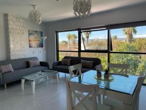 TECNOCORDOBA II aparcamiento privado gratuito y piscina