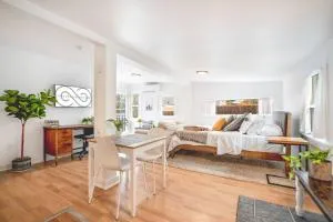 Walk to the waterfront! The Hobbit House - 奥林匹亚