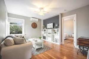 Walk to the waterfront! The Cozy Cottage - 奥林匹亚